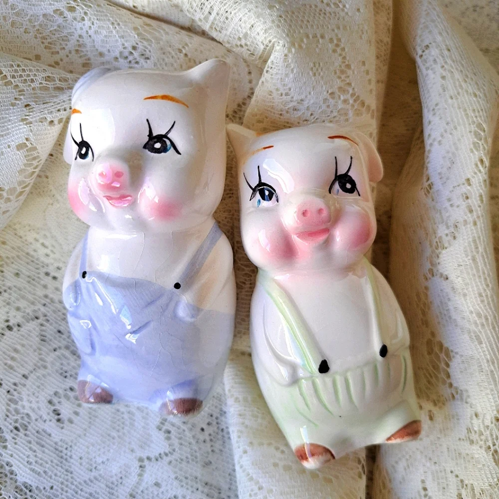 Vtg MCM Pigs Salt & Pepper Shakers Taiwan R.O.C. Original Label Piggies Ceramic